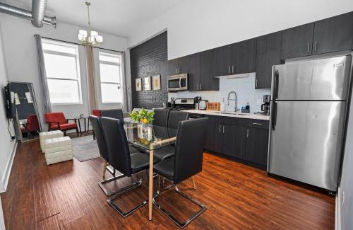 Near South Side Apartment | Modern 2BR 420 Friendly in Chicago South Loop Near Museum Campus, McCormick Place and Soldier Field