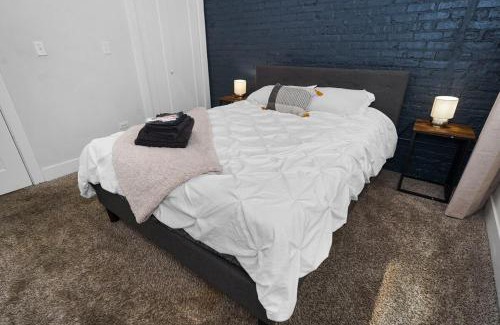 Near South Side Apartment | Modern 2BR 420 Friendly in Chicago South Loop Near Museum Campus, McCormick Place and Soldier Field