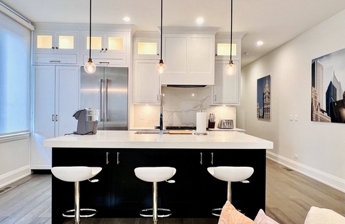 River North Apartment | Modern Apartment with Private Rooftop Patio & Free Parking in Downtown Chicago