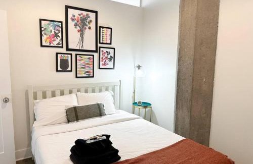 Near South Side Apartment | Modern Chicago 2BR Apartment with Skyline View, Optional Parking & Gym Access Near McCormick, Museum Campus, Grant Park & Soldier Field