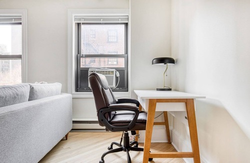 Gold Coast Apartment | Modern Gold Coast Studio w/Doorman & Gym, 2 blocks to L, by Blueground