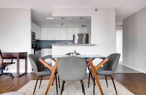 Rush and Division Apartment | Modern River North 1BR w/Gym + W/D near Mag Mile by Blueground