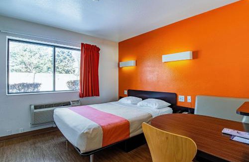Palatine Hotel | Motel 6-Palatine, IL - Chicago Northwest
