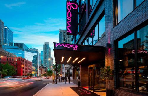 Downtown Chicago Hotel | Moxy Chicago Downtown