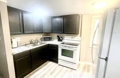 Hamilton House | Nauvoo Area Arts and Crafts Upstairs Apt. Sleeps 6