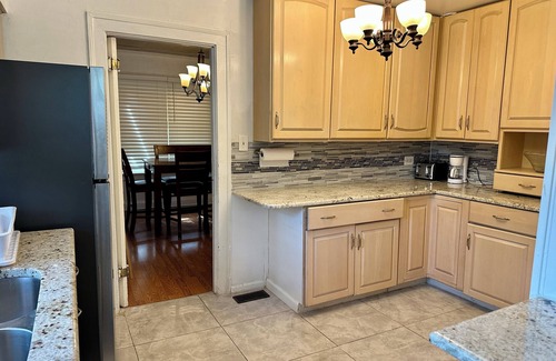 North Chicago House | New Your Home Away From Home! - Near Great Lakes Naval Base!
