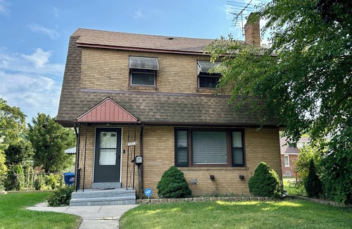 North Chicago House | New Your Home Away From Home! - Near Great Lakes Naval Base!