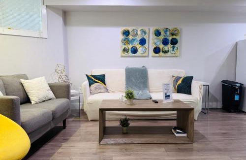 Lakeview Apartment | Prime Location! - 1 Min Walk to Wrigley Field - 2BR Apts Perfect for Cubs Fans!