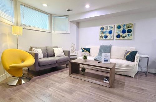 Lakeview Apartment | Prime Location! - 1 Min Walk to Wrigley Field - 2BR Apts Perfect for Cubs Fans!