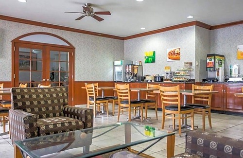 Peru Hotel | Quality Inn Peru near Starved Rock State Park