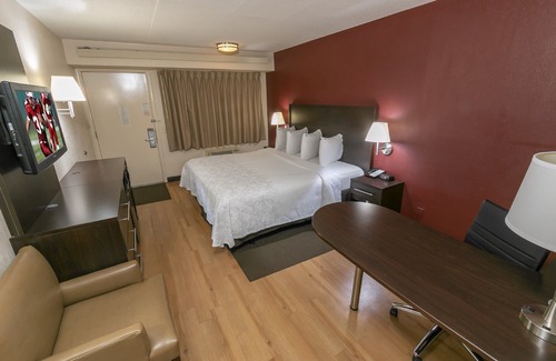 Willowbrook Hotel | Red Roof Inn PLUS+ Chicago - Willowbrook