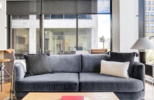 Near North Side Apartment | River N 1BR w Gym Pool WD nr Mag Mile CHI-440