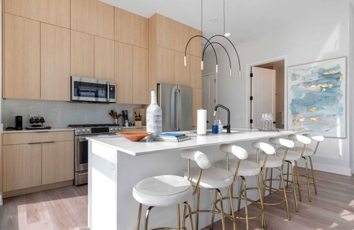 River West Apartment | River West 3BR Penthouse Duo: Skyline Comfort