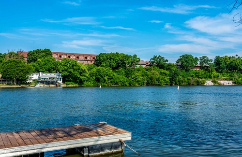 Rockford Hotel | Riverview Inn & Suites, Ascend Hotel Collection