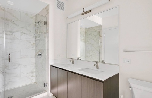 River West Apartment | Roomy River West 1BR w/ Rooftop & Gym, steps to Blue Line, by Blueground