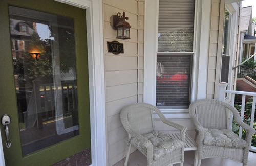 Roscoe Village Apartment | Roscoe Village Inn -Guesthouse - Walk to Chicago's Wrigley Field
