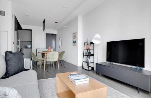 South Loop Apartment | S Loop 2BR w Pool Gym Spa nr Grant Park CHI-740