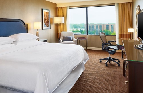 Lisle Hotel | Sheraton Lisle Naperville Hotel
