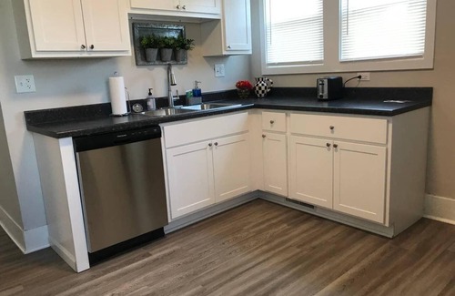 Libertyville Apartment | Short Walk to Downtown Libertyville