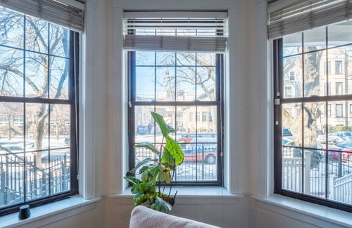 Wrigleyville Condo | Six-Bedrooms in Wrigleyville