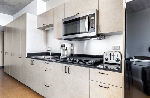 River North Apartment | Sleek Lincoln Park Studio w/W/D, walk to L & New City, by Blueground
