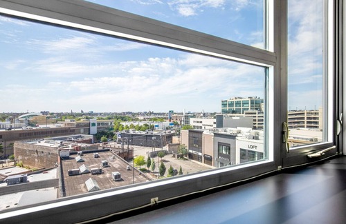 River North Apartment | Sleek Lincoln Park Studio w/W/D, walk to L & New City, by Blueground