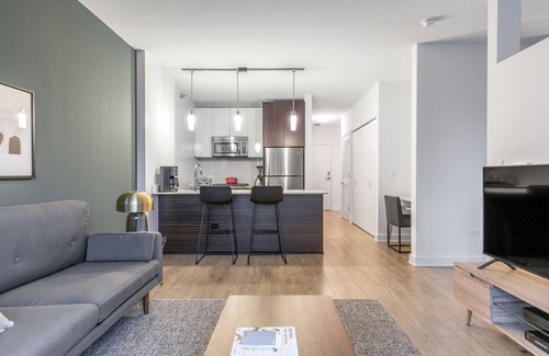 Downtown Chicago Apartment | Sleek Loop 1BR w/Gym, Pool, W/D, nr. Millennium Park, by Blueground