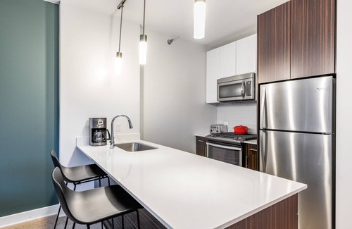 Downtown Chicago Apartment | Sleek Loop 1BR w/Gym, Pool, W/D, nr. Millennium Park, by Blueground