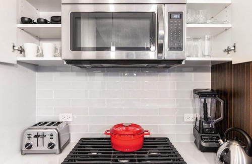 Downtown Chicago Apartment | Sleek Loop 1BR w/Gym, Pool, W/D, nr. Millennium Park, by Blueground