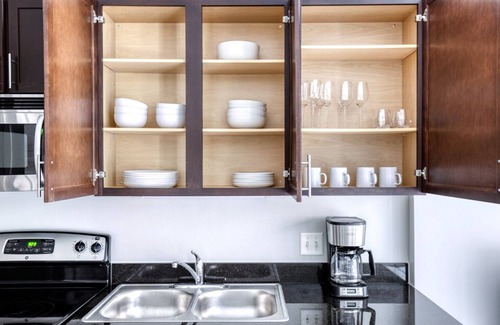 Downtown Chicago Apartment | Sleek Loop Studio w/Pool, Gym & Lounge, near Riverwalk, by Blueground