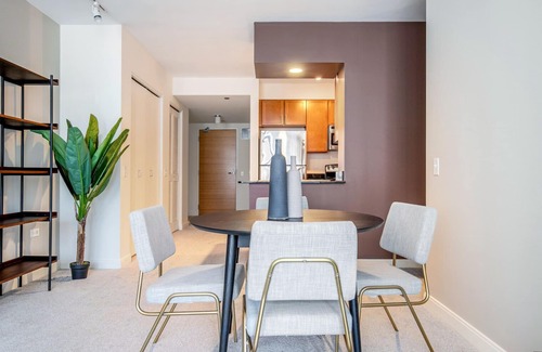 Downtown Chicago Apartment | Smart Loop 1BR w/Pool, Gym, nr. Financial District, by Blueground