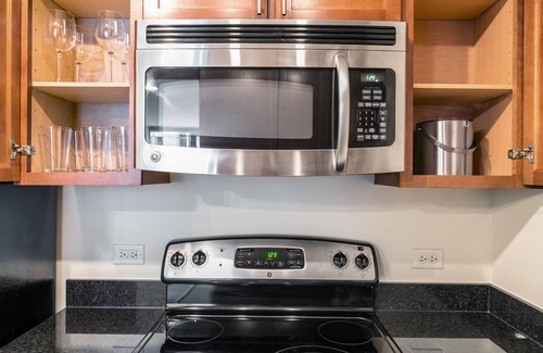 Downtown Chicago Apartment | Smart Loop 1BR w/Pool, Gym, nr. Financial District, by Blueground