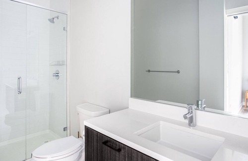 River West Apartment | Smart River West 2BR w/ W/D next to L, by Blueground