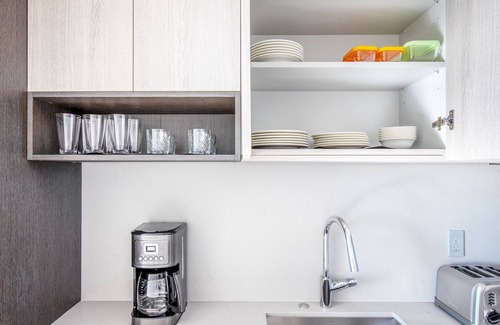 South Loop Apartment | Smart South Loop 1BR w/Pool & gym, near CTA Train, by Blueground