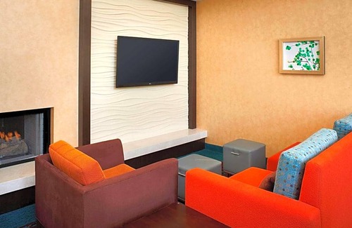Waukegan Hotel | Sonesta ES Suites Chicago Waukegan