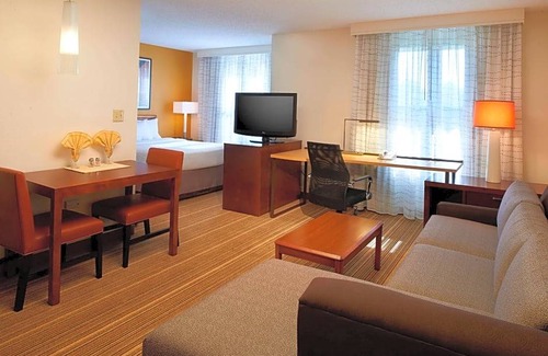 Waukegan Hotel | Sonesta ES Suites Chicago Waukegan