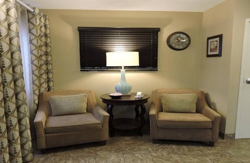 Waukegan Hotel | Sonesta Simply Suites Chicago Waukegan