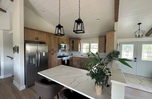 The Galena Territory House | Spacious 5-bedroom house in phenomenal Galena with hot tub, game room
