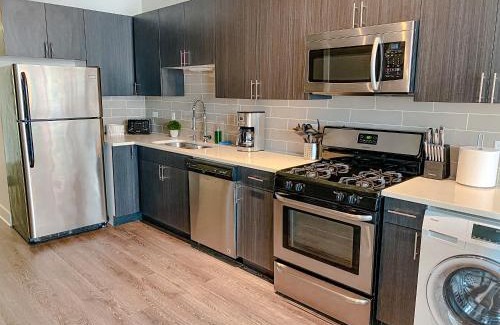Near South Side Apartment | Spacious and Luxurious 3BR Near McCormick Place and Soldier Field with Optional Parking - Sleeps 10