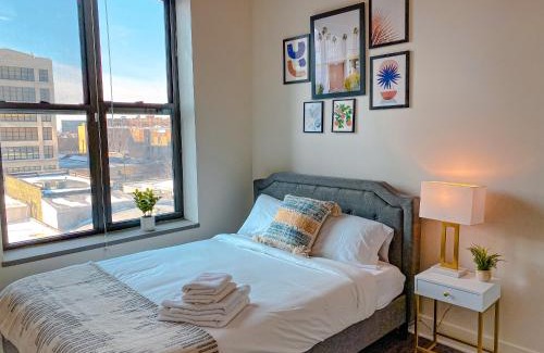 Near South Side Apartment | Spacious and Luxurious 3BR Near McCormick Place and Soldier Field with Optional Parking - Sleeps 10