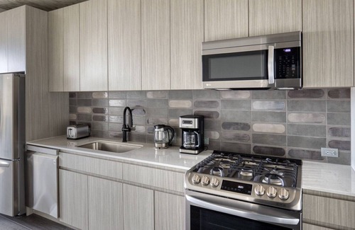 Near West Side Apartment | Spacious West Loop 1BR w/Pool & Grills, nr Fulton Market, by Blueground