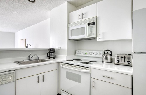 Streeterville Apartment | Splendid Streeterville 1BR w/Gym, Pool, near Navy Pier, by Blueground