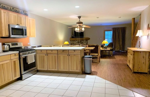 Oglesby House | Starved Rock Cabin sleeps 9