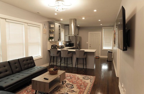 Greater Grand Crossing House | Stay, Relax & Explore Chicago