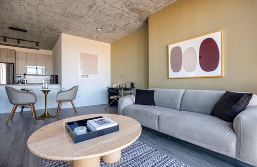 West Town Apartment | Stellar River North 1BR w/ Gym & Pool, close to Riverwalk, by Blueground