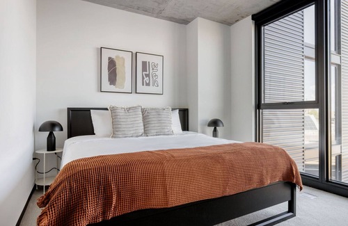 Near West Side Apartment | Stellar West Loop 2BR w/Rooftop & Gym, close to L, by Blueground