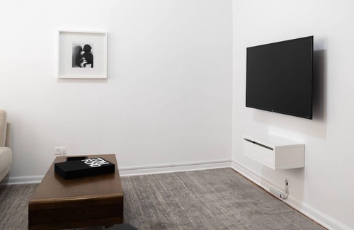 Noble Square Apartment | Steps to Shops, Eats, Bars | Easy Access | Zencity