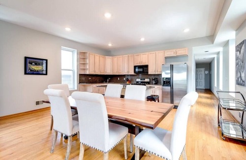 Pulaski Park Apartment | Stunning 2 Floor Penthouse Downtown