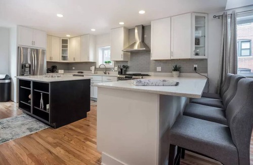 East Village House | Stunning 2 Story Wicker Park Condo - Parking+Patio