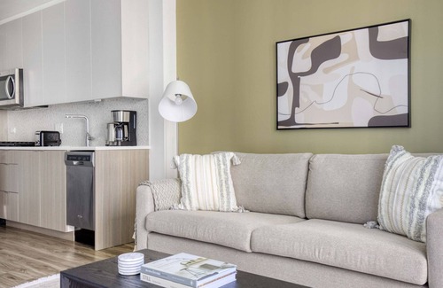 South Loop Apartment | Stunning South Loop 1BR w/Gym & Pool, nr Grant Park, by Blueground